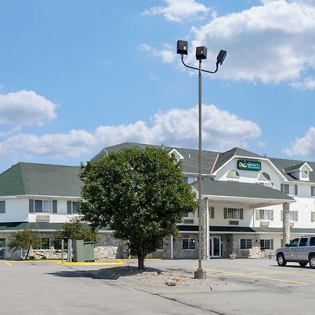 Quality Inn & Suites Arbor Exterior photo