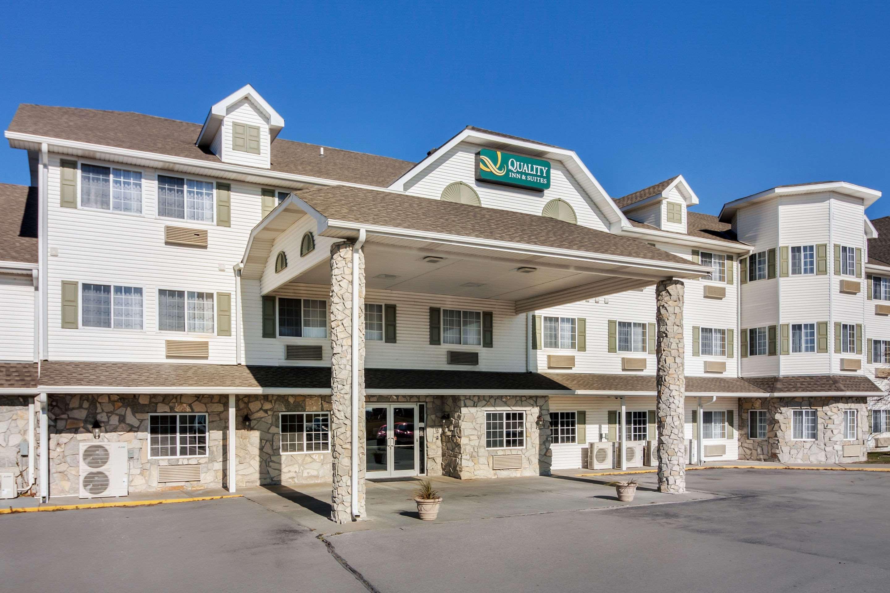 Quality Inn & Suites Arbor Exterior photo