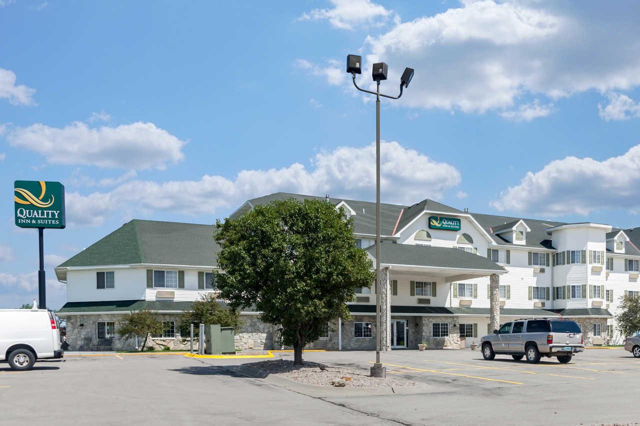 Quality Inn & Suites Arbor Exterior photo